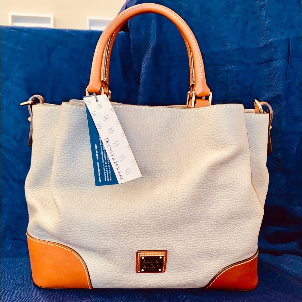 Barlow Style Dooney & Bourke with matching wallet & accessories.
